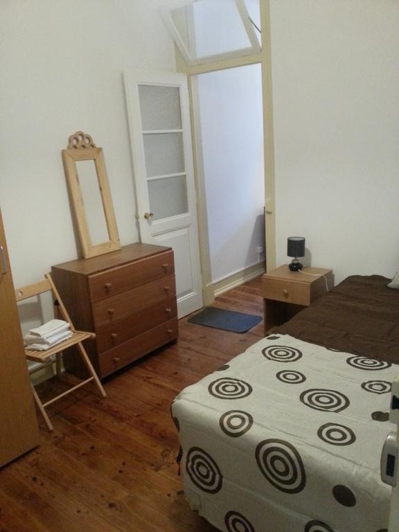 Chambre Lits Jumeaux avec Salle de Bains Commune